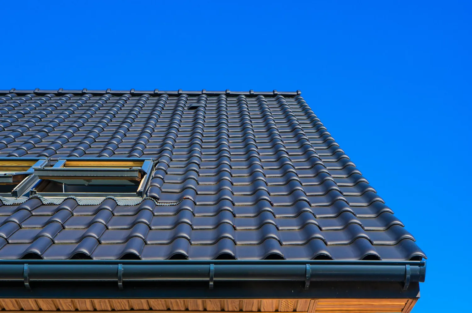 Roof Pressure Washing in Luton