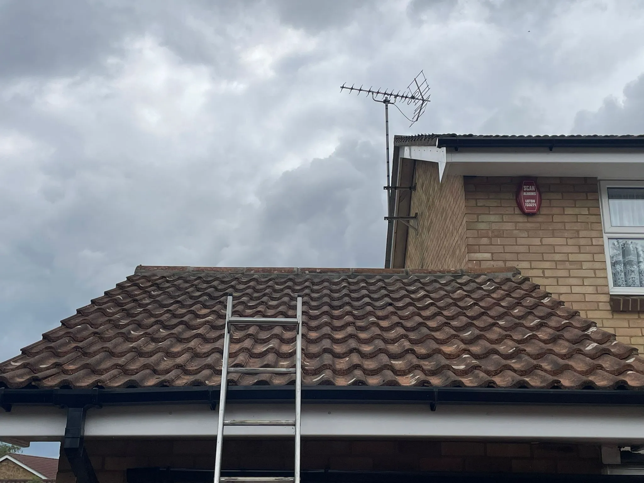 Gutter Cleaning in Luton