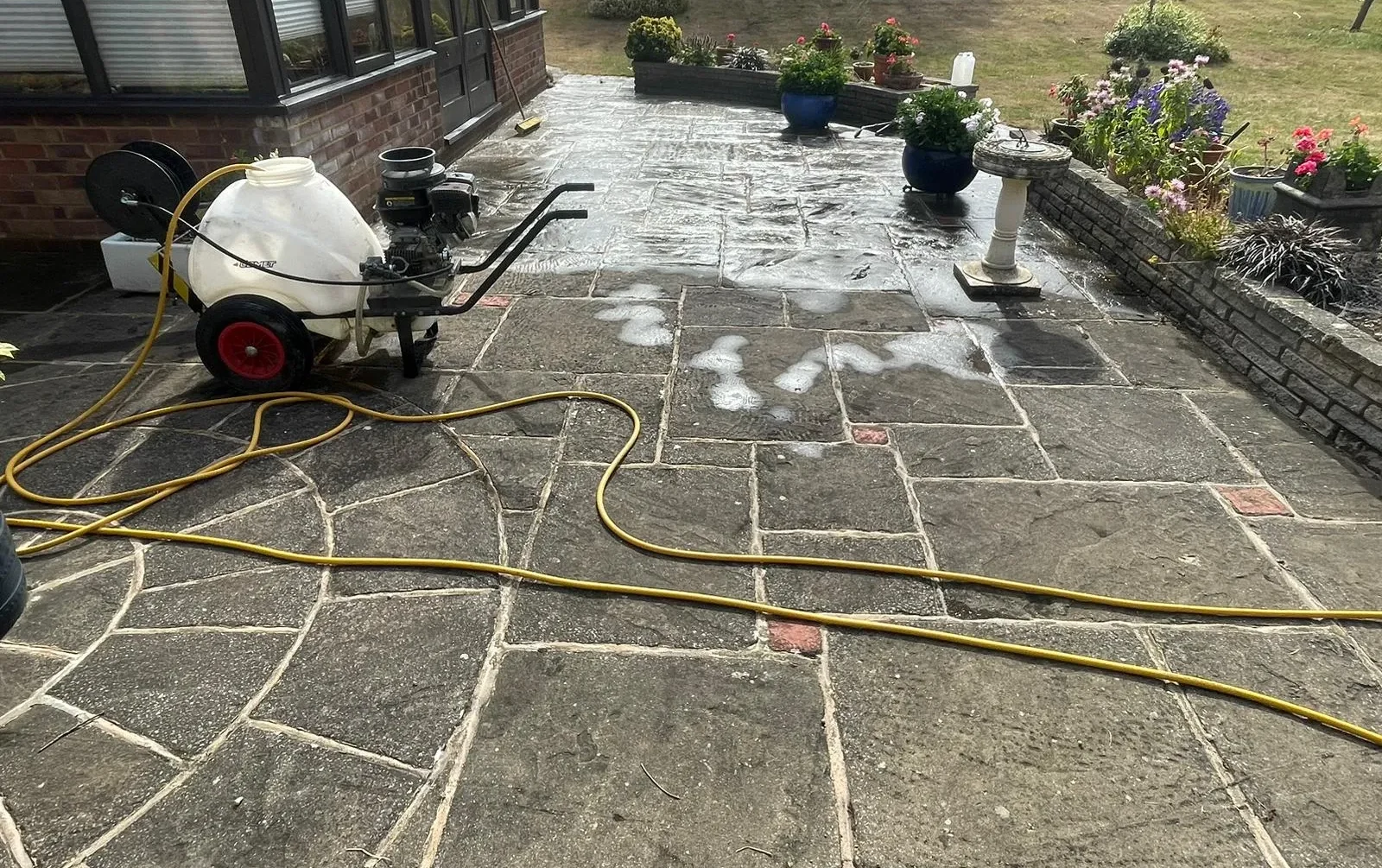 Pressure wash patio luton